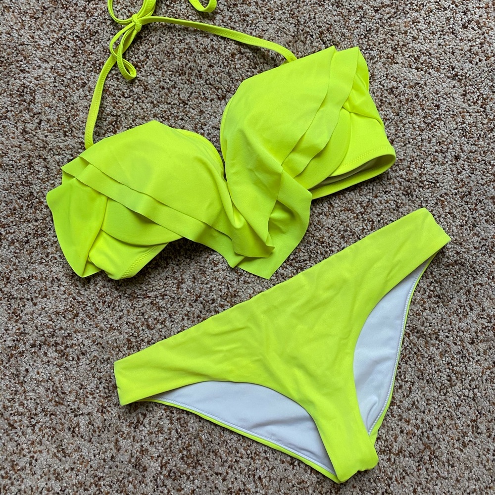 PINK VICTORIA’S SECRET NEON BIKINI SET